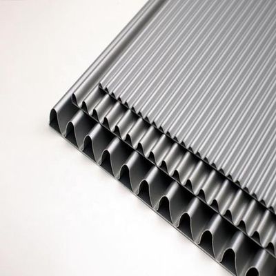 1500 X 4000 Mm A2 FR แผ่นหลังคาอลูมิเนียมลูกฟูกแผ่นคอมโพสิตสำหรับหลังคา LDPE