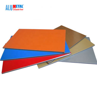 6mm PVDF 2000mm อลูมิเนียมคอมโพสิตแผงพาร์ติชั่น Rainscreen Cladding พื้นผิวแปรง