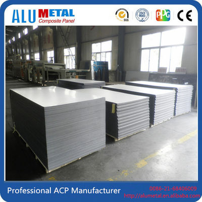 2mm PVDF เคลือบ Acp ​​อลูมิเนียมคอมโพสิตแผงสีเงิน 1220mm Cassette Cladding Plate