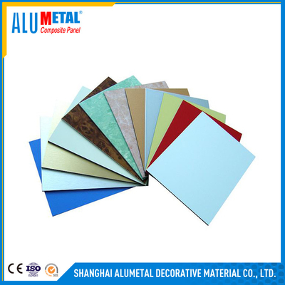 แผงคอมโพสิตอลูมิเนียม PVDF กลางแจ้ง 4 มม. สำหรับการหุ้มผนัง